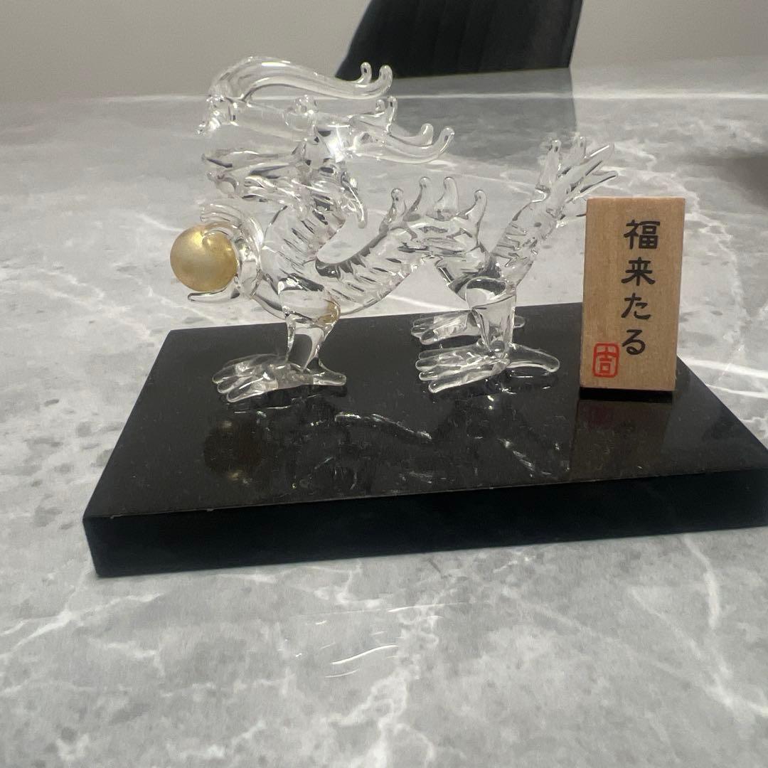 ガラス製ドラゴン彫刻 玉付き