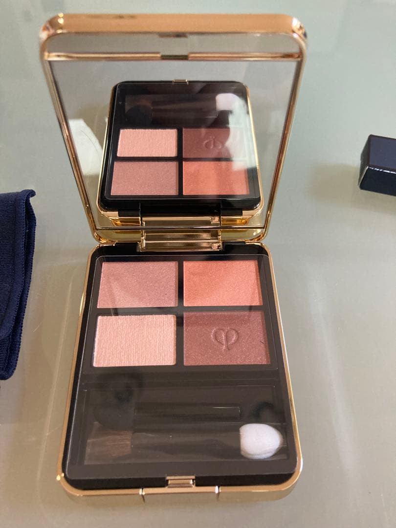 clé de peau BEAUTÉ アイシャドウパレット、アイライナー付