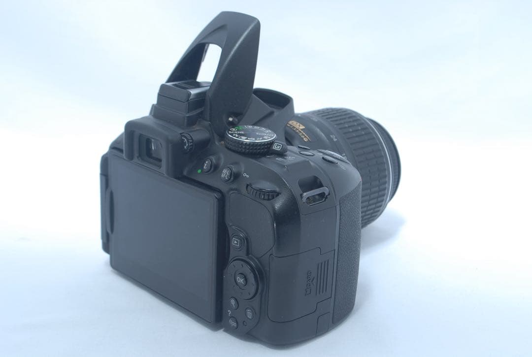 ニコン 一眼レフ♥️人気機種♥️迷ったらコレ♥️スマホ転送 可動式液晶 状態良好✨