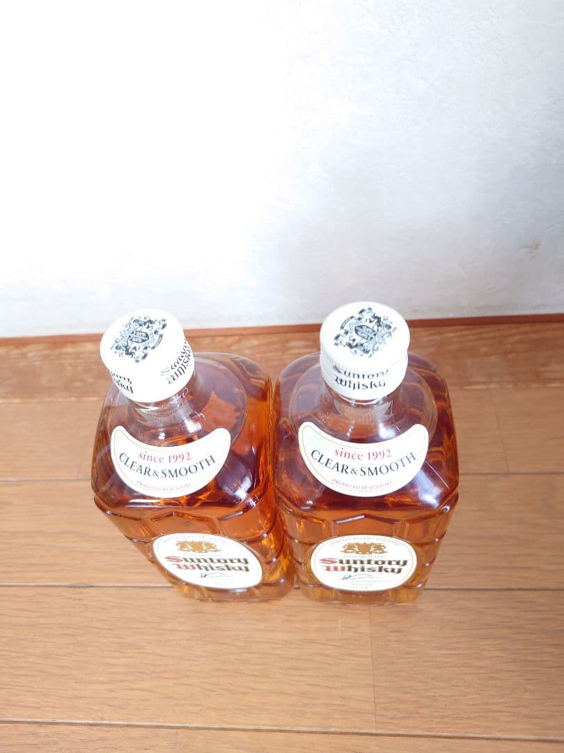 新品・未開封 　復刻版　白角角瓶　　終売品　　　７００ml２本　 箱無し　㋕89