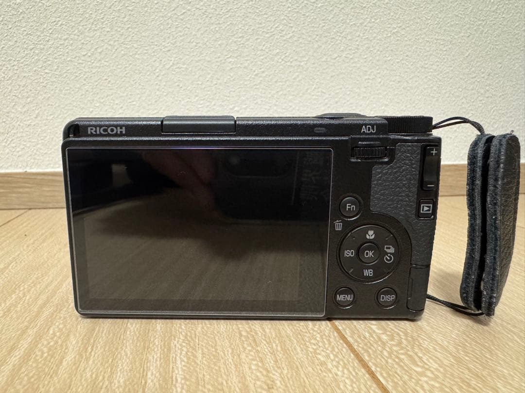 RICOH GR iv 本体 充電器 バッテリー2個　その他アクセサリー付き