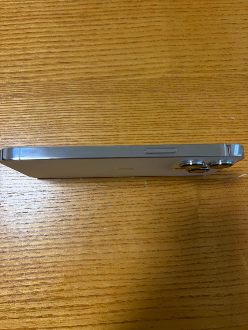 Apple iPhone 13 Pro 本体 画面にひびあり