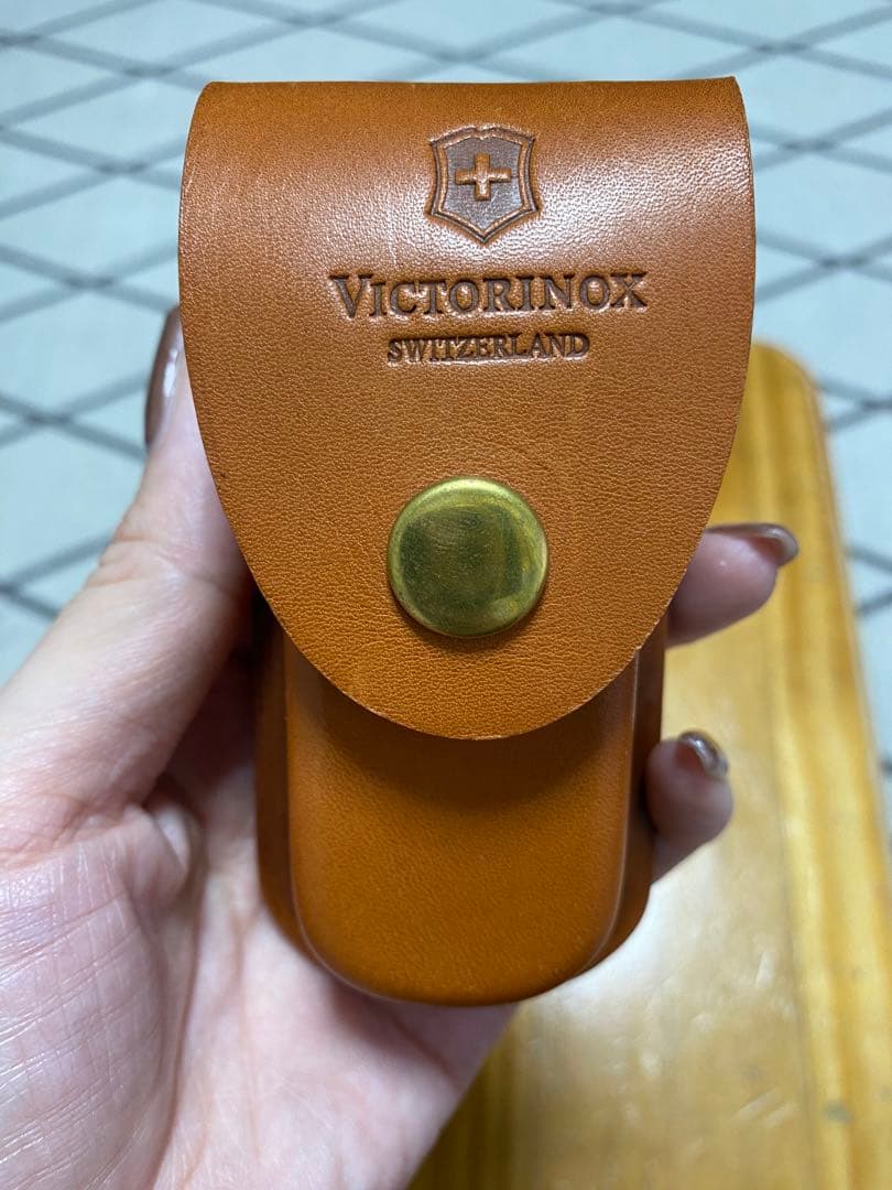 Victorinox 多機能ナイフ レザーケース付き