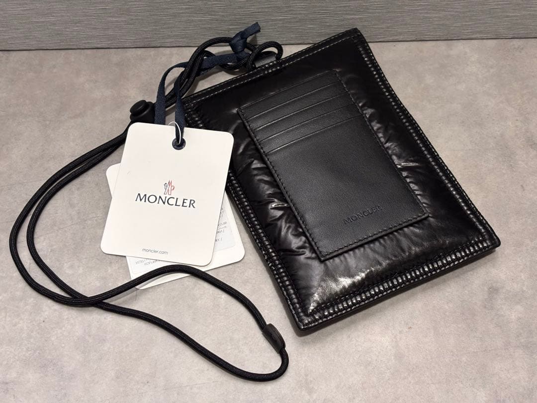 MONCLER（モンクレール）スマートフォンケース（フォンポーチ）