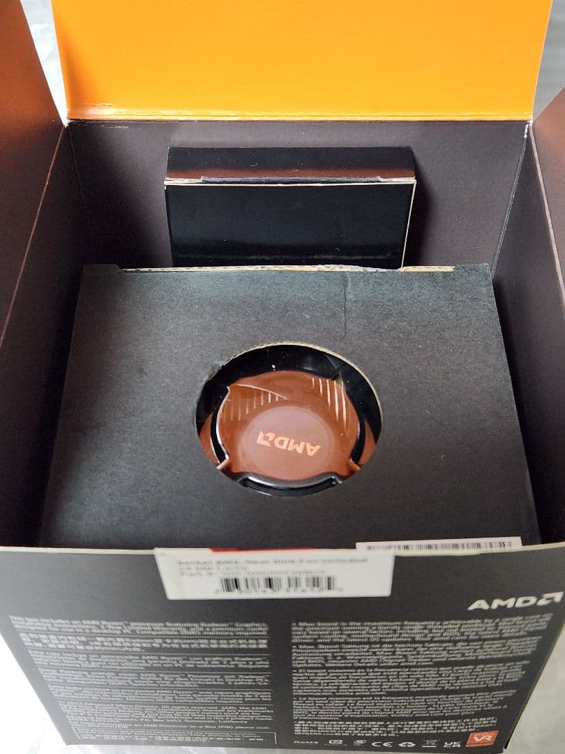 AMD Ryzen 7 8700G 国内正規品(中古、箱とリテールクーラー付属)