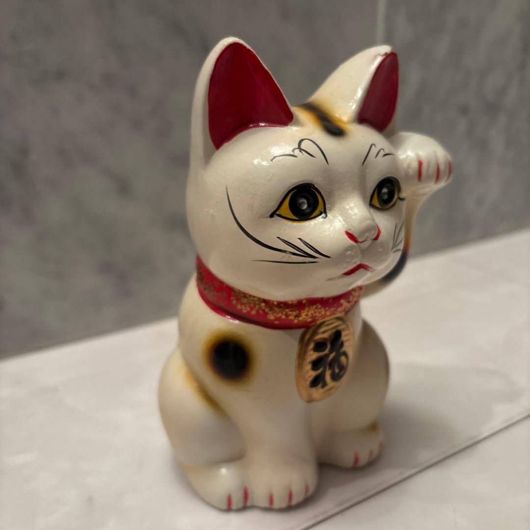 新品　ヴィンテージ手描きの瞳やまつ毛、長いおヒゲが可愛い招き猫