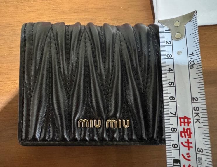 MIU MIU 中古黒皮革カードケース