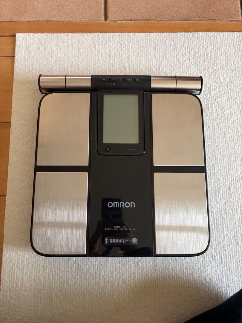 OMRON 体組成計　KRD-703T