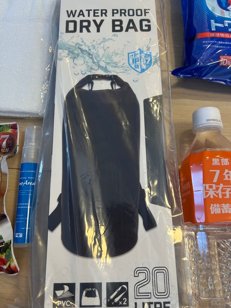 防災セット＆イースロー （食品・救急セット・水・懐中電灯など）