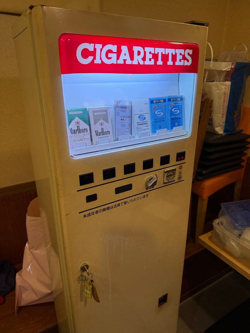 CIGARETTES 自動販売機