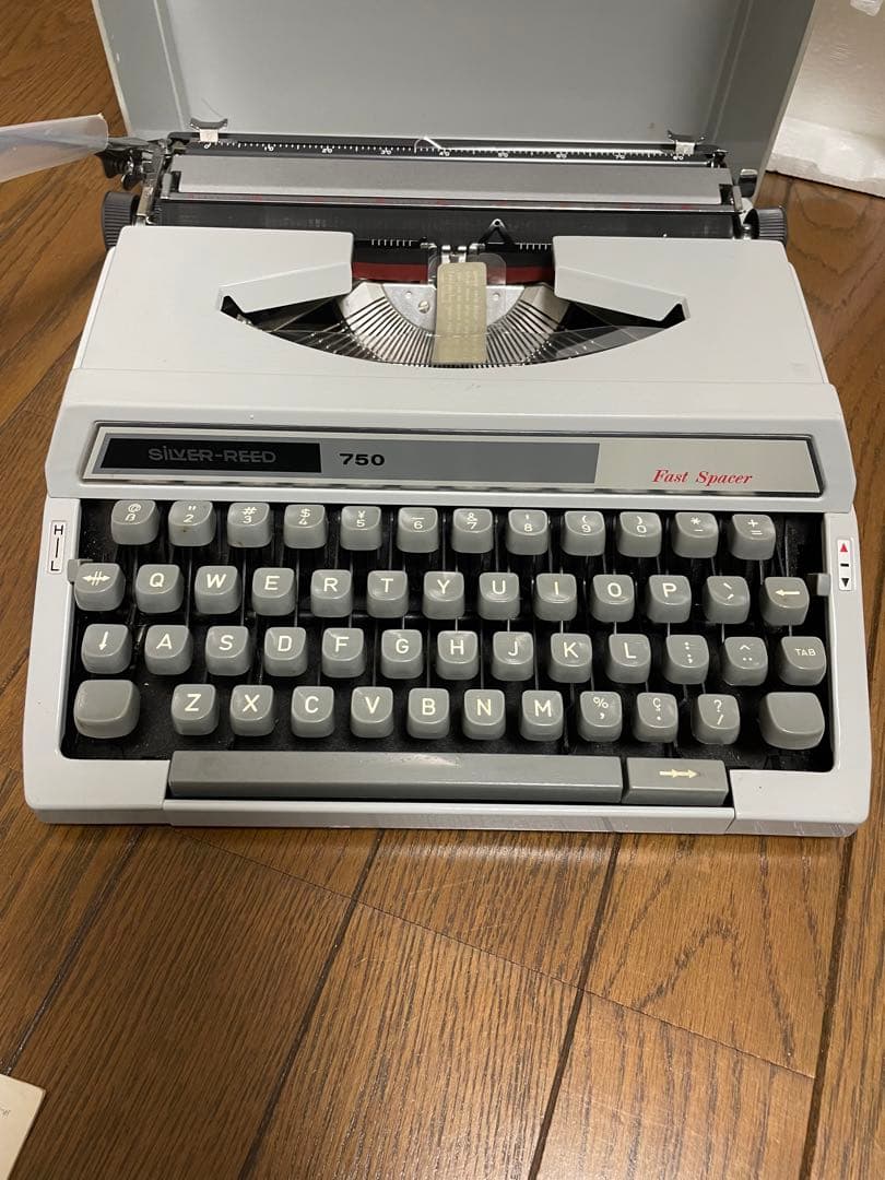 箱付き　タイプライター シルバーリード750