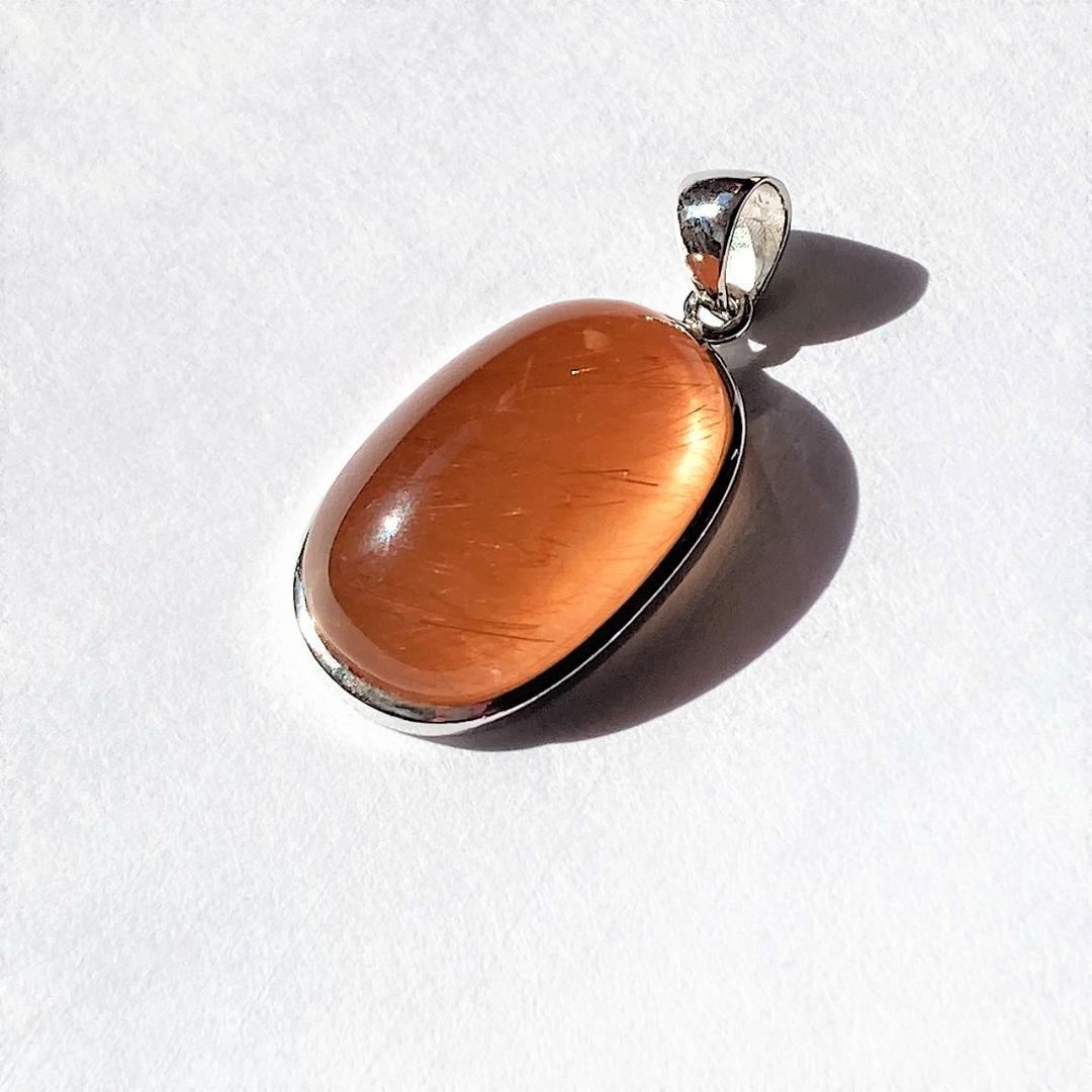 ちょっとお得な30%OFF【紅い針が舞う】紅針水晶 天然石ペンダントトップ