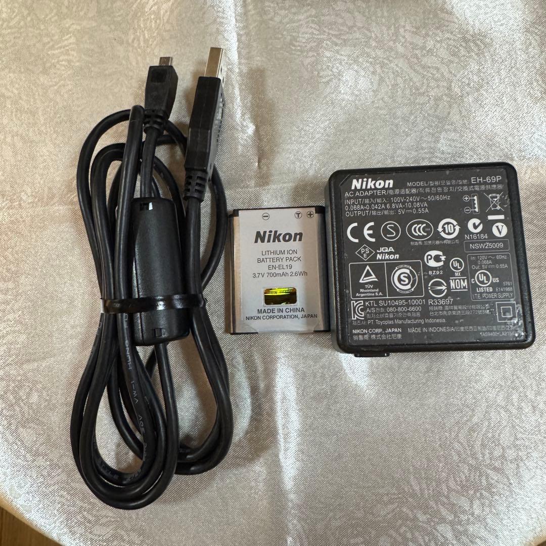 【美品】Nikon COOLPIX S3100 シャンパンシルバー
