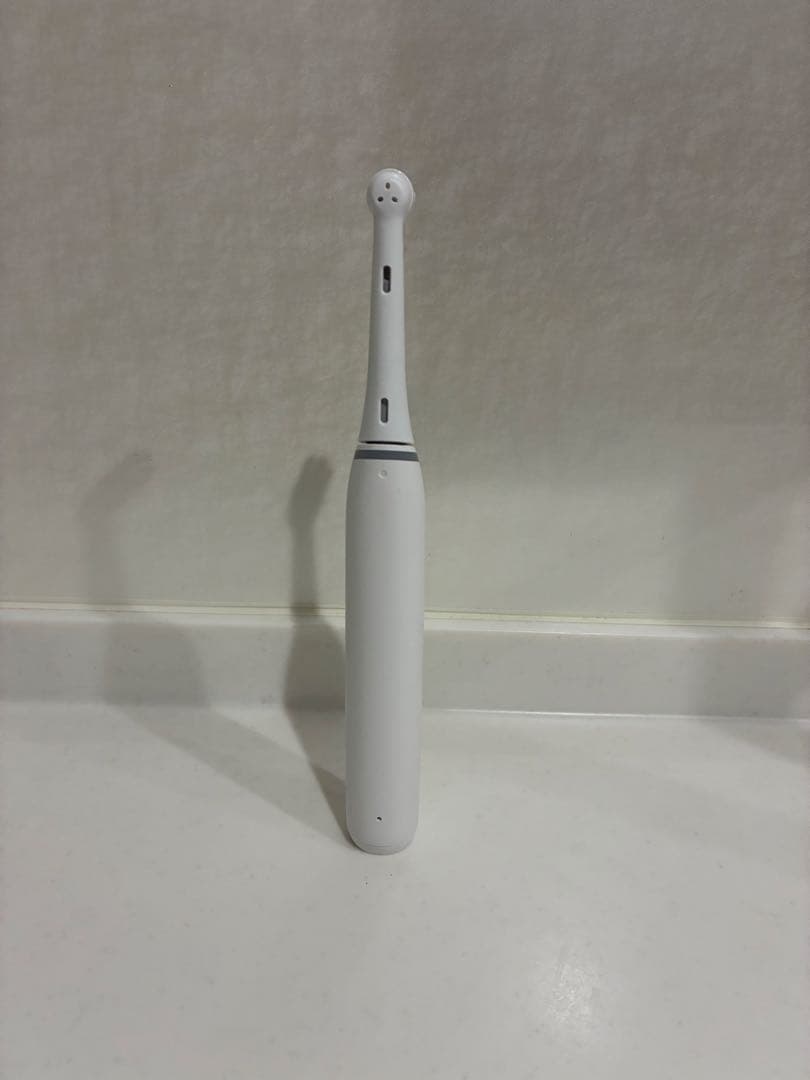 A★未使用保管品★ブラウン(BRAUN) ホワイト オーラルB iO6 ★現状品